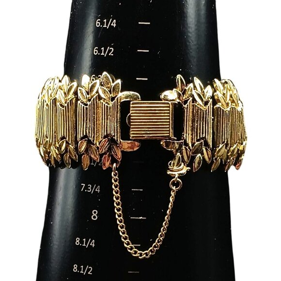 Vintage Coro Pegasus Gold-Tone Link Bracelet With Safety Chain - Picture 5 of 5